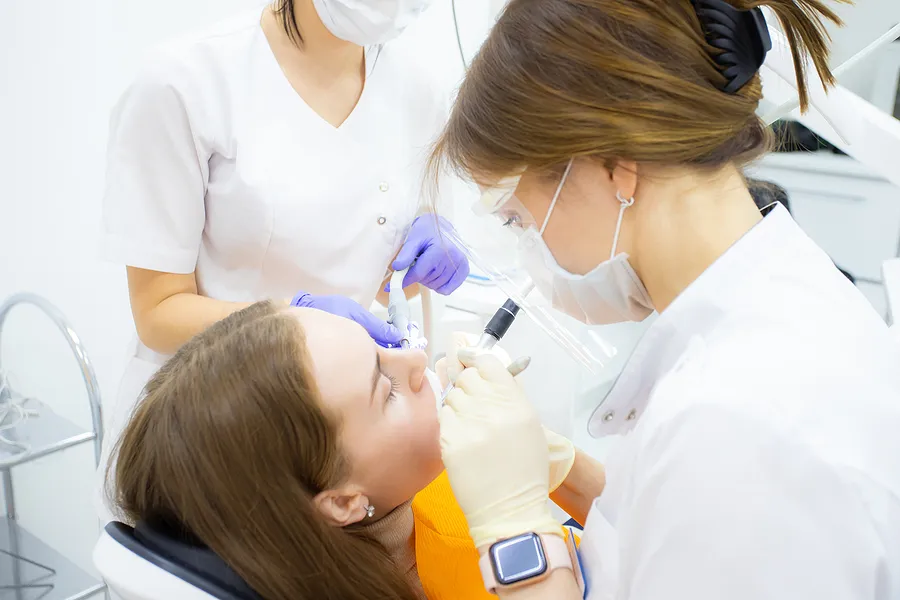 Warning Signs of Gum Disease: When to See a Periodontist